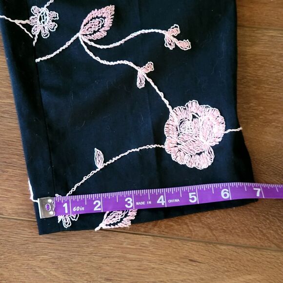 Elliott Lauren Pants Womens Sz 6 Zip Black Pink Floral Embroidery Ankle Crop USA - Picture 11 of 16